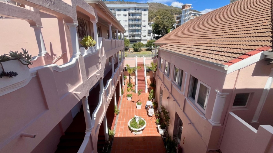 2 Bedroom Property for Sale in Sea Point Western Cape